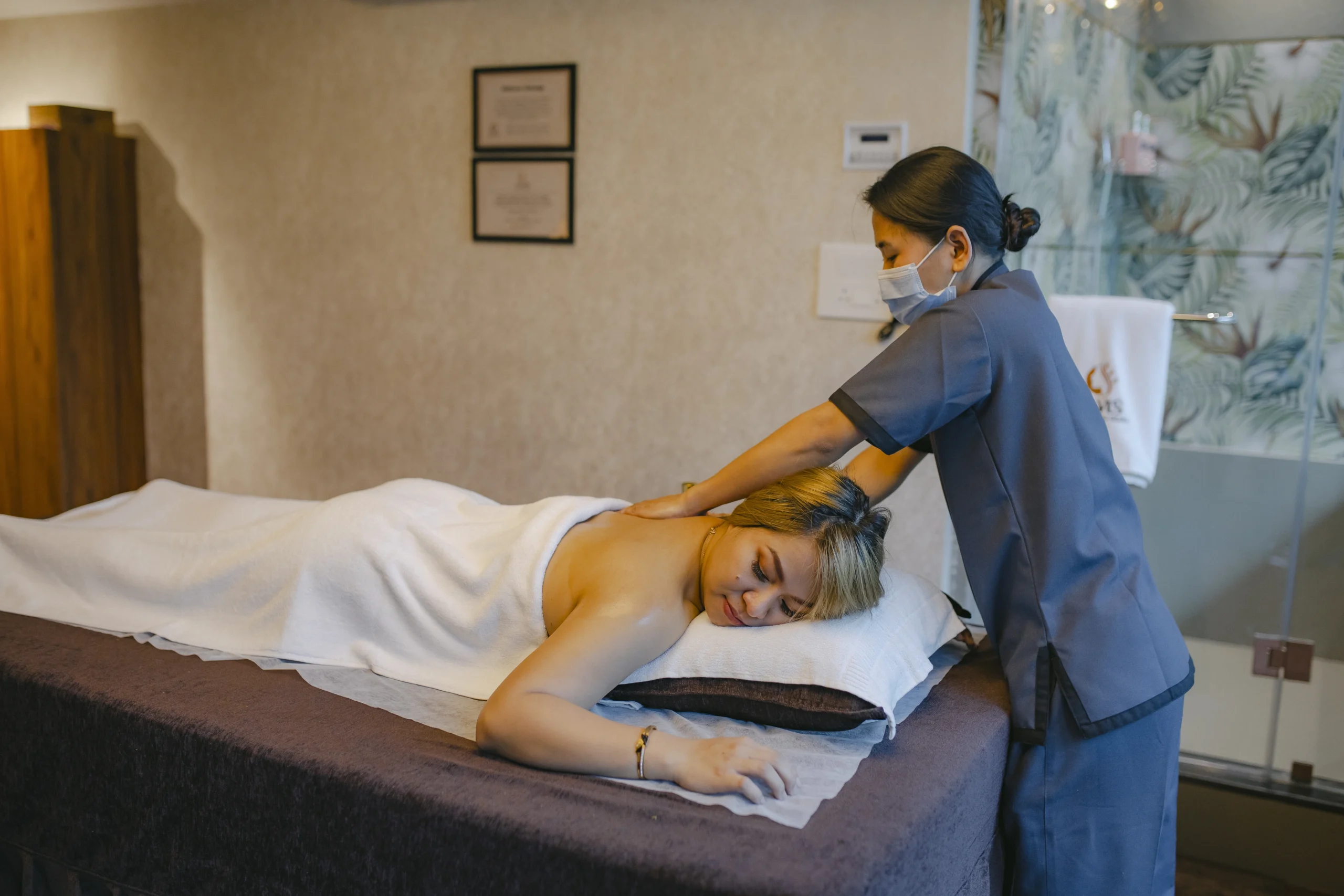 What is reflexology massage good for? Anura Wellness Spa & Salon